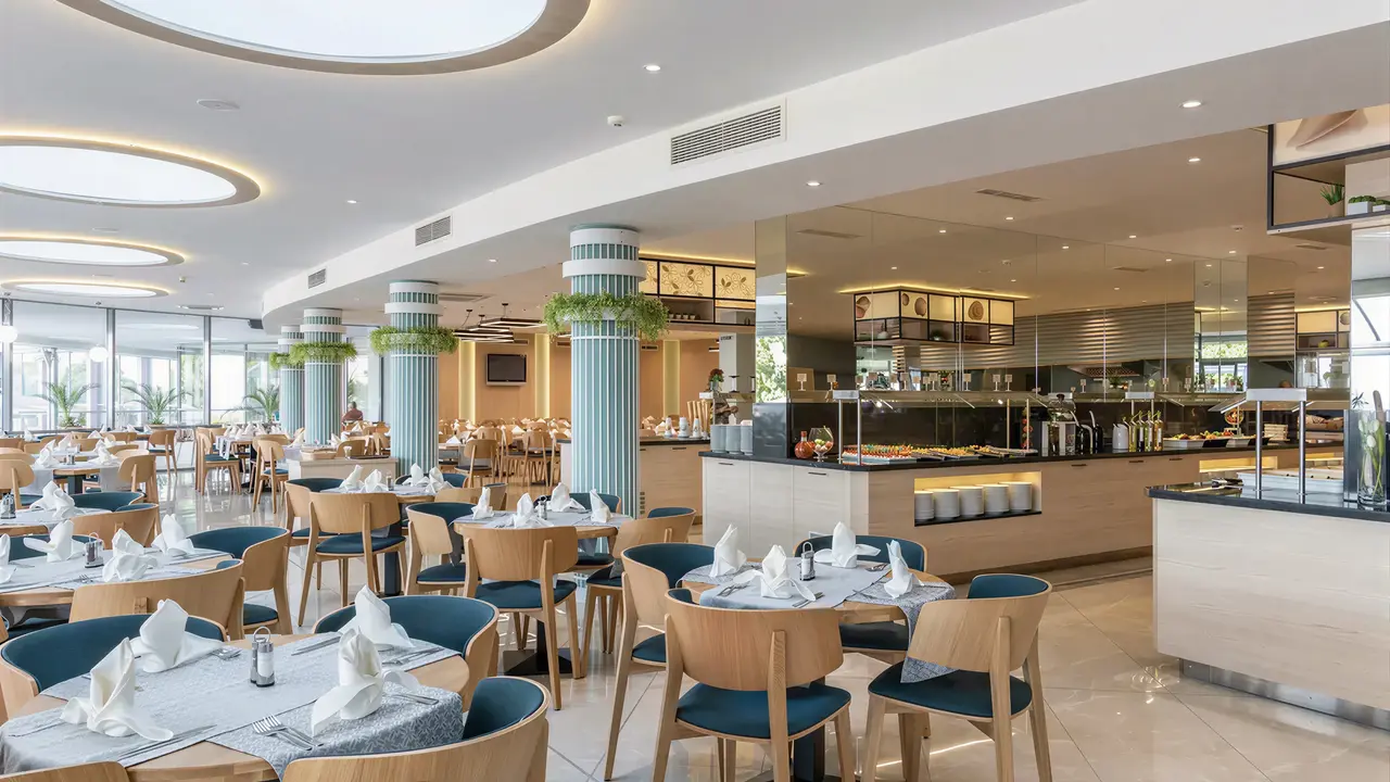 Restauracja w Sentido Neptun Beach z nakrytymi stołami