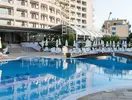 Basen z leżakami w hotelu Sentido Neptun Beach