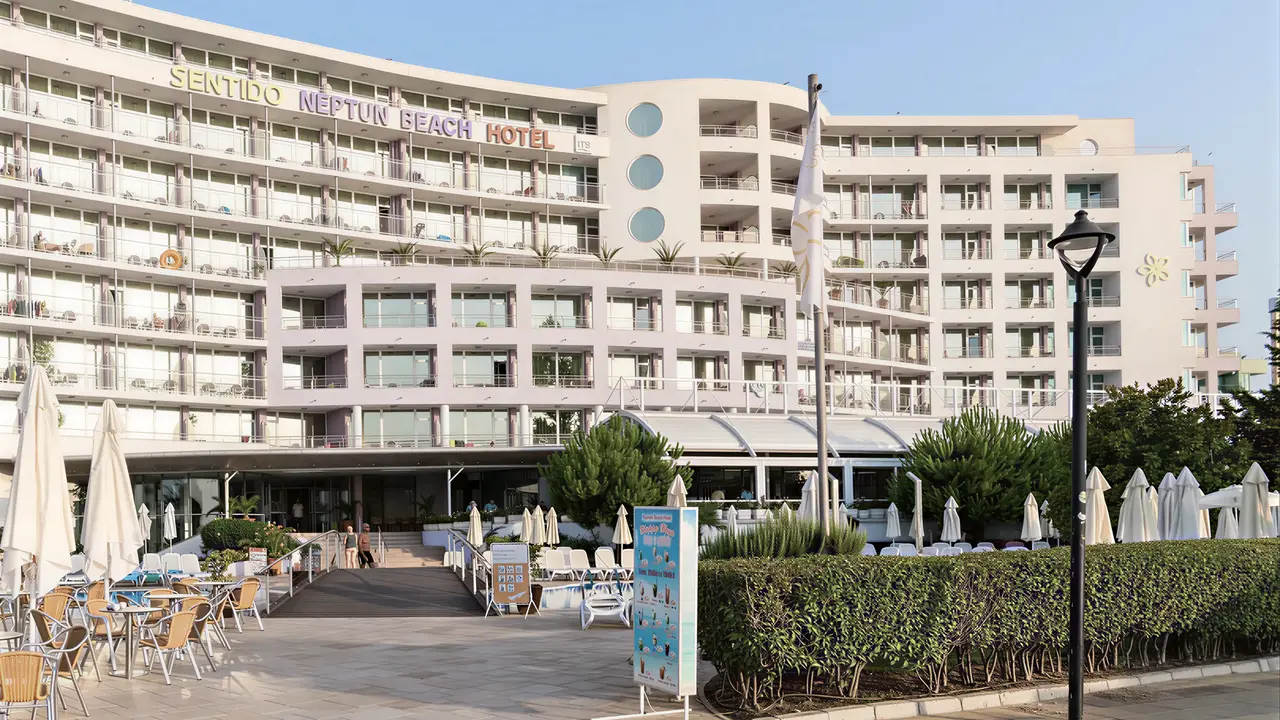 Elewacja i wejście do Sentido Neptun Beach