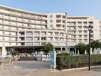 Elewacja i wejście do Sentido Neptun Beach