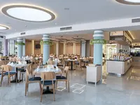 Restauracja z nakrytymi stołami w Sentido Neptun Beach
