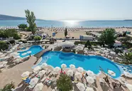 Widok na kompleks basenów i plażę Sentido Neptun Beach