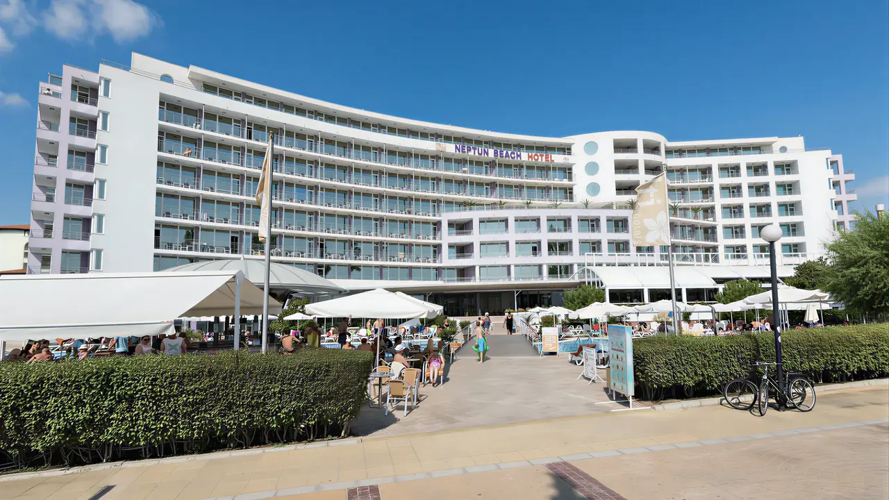 Elewacja i wejście do Sentido Neptun Beach