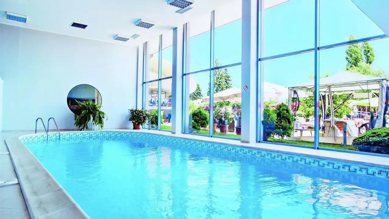 Kryty basen w hotelu Sentido Neptun Beach