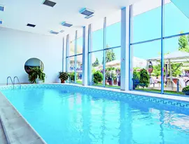 Kryty basen w hotelu Sentido Neptun Beach