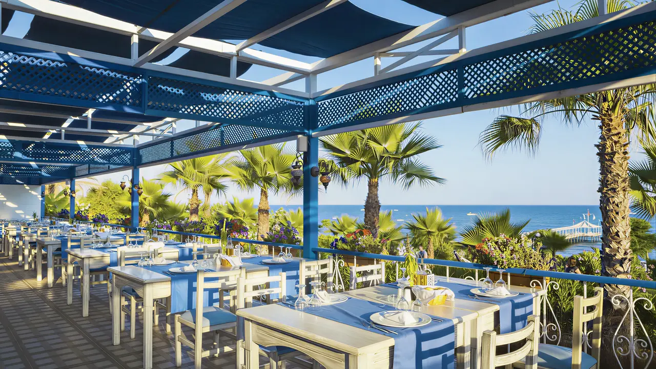 Restauracja w Sentido Turan Prince z widokiem na morze