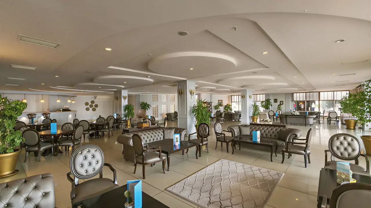 Wnętrze eleganckiego lobby w Sentido Turan Prince