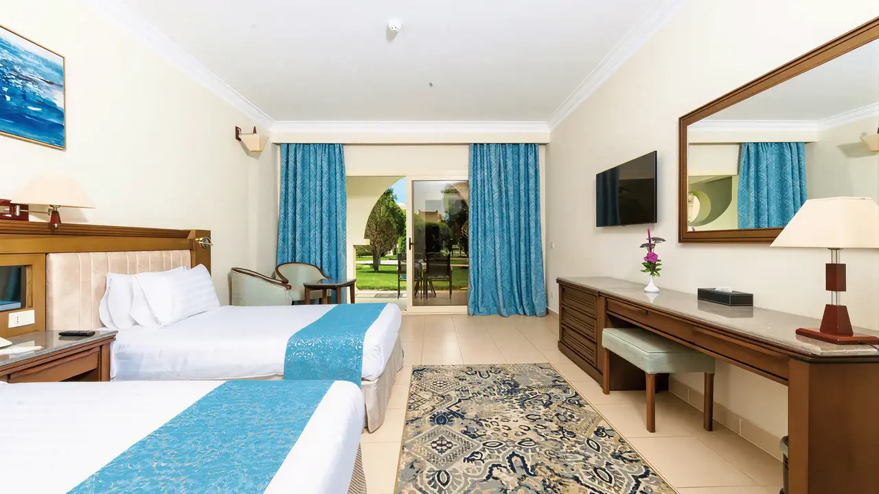 Pokój z łóżkami w hotelu Serenity Alpha Beach