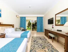 Pokój z łóżkami w hotelu Serenity Alpha Beach