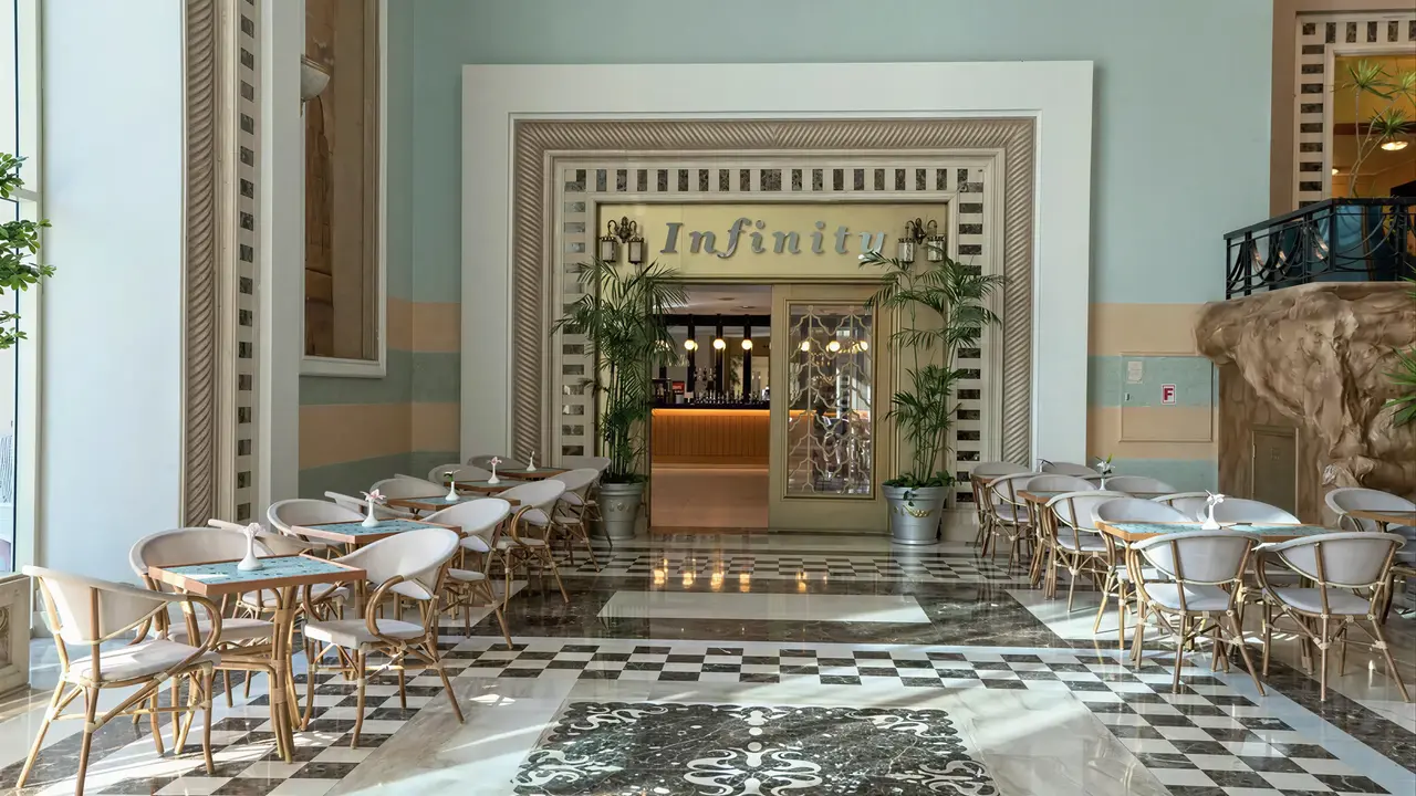 Restauracja Infinity w hotelu Serenity Alpha Beach