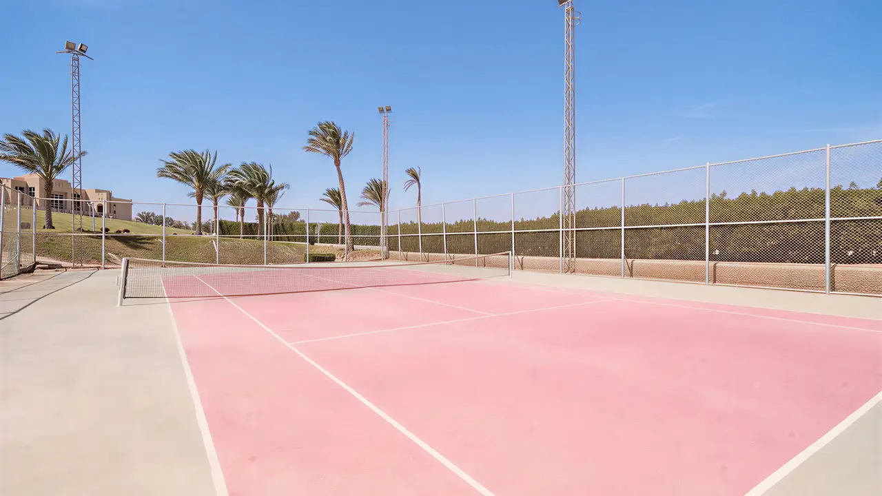 Kort tenisowy w hotelu Serenity Alpha Beach