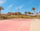 Kort tenisowy w Serenity Alpha Beach
