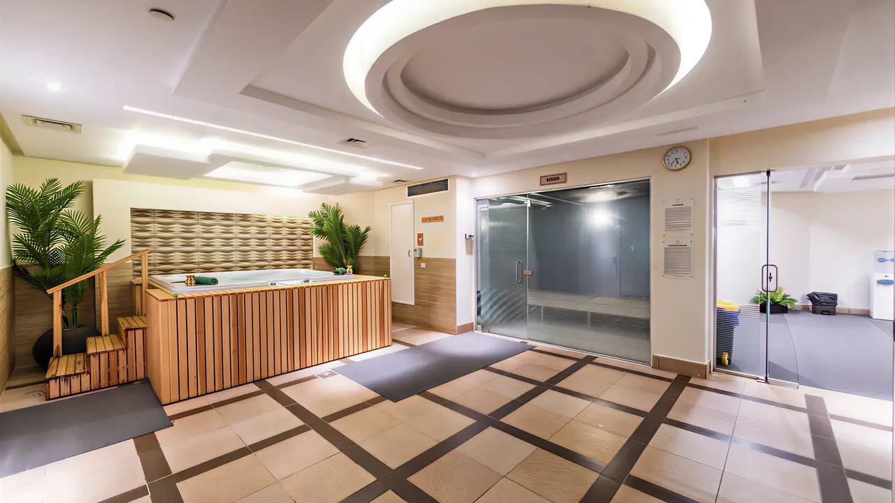 Strefa wellness z jacuzzi w Serenity Alpha Beach