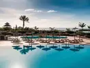 Basen i leżaki w hotelu Sheraton Fuerteventura Beach Golf & Spa Resort