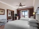Sypialnia z dwoma łóżkami w Sheraton Fuerteventura Beach Golf & Spa Resort