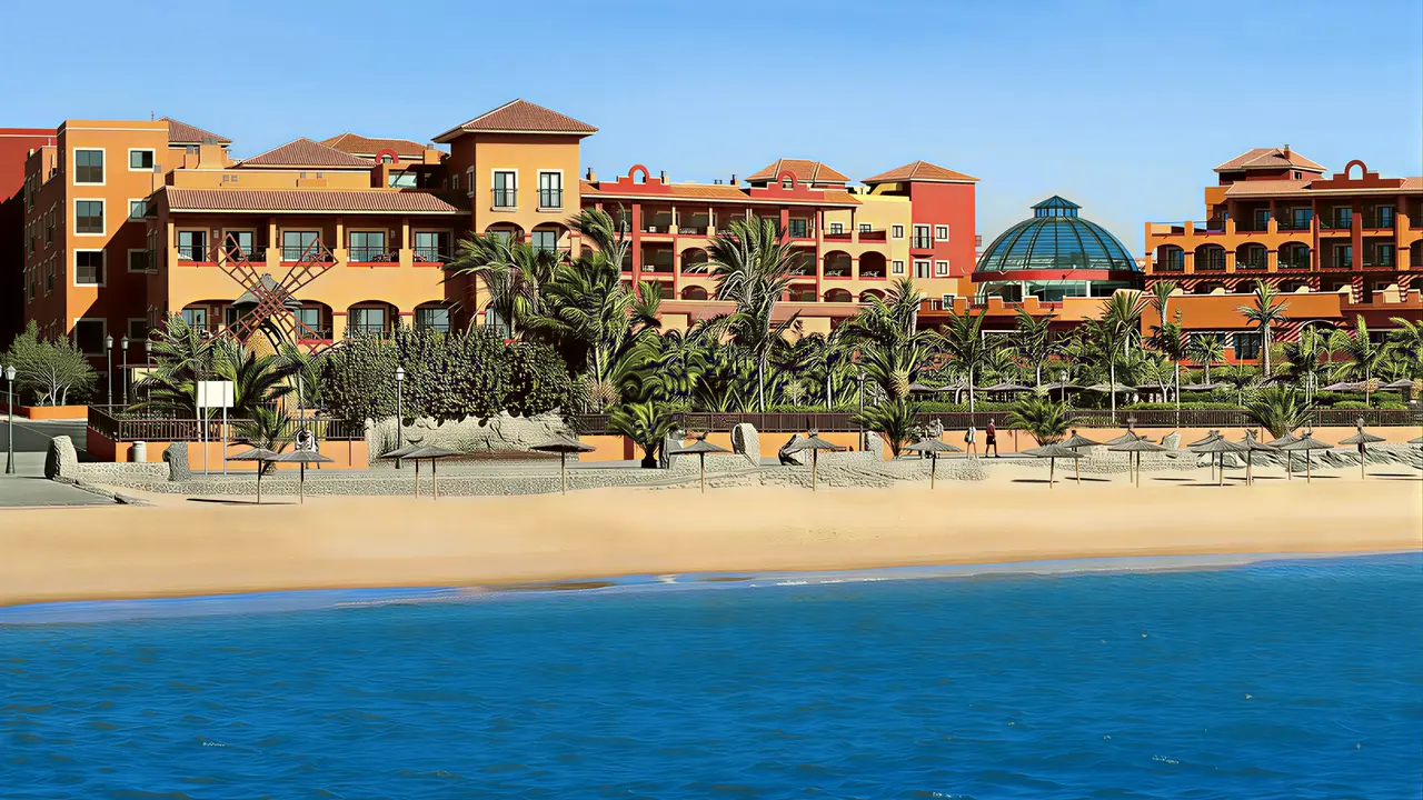 Widok na budynki Sheraton Fuerteventura Beach Golf & Spa Resort od strony plaży