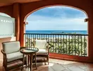 Prywatny balkon w Sheraton Fuerteventura Beach Golf & Spa Resort z widokiem na morze