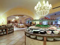 Bufet z jedzeniem w Sheraton Fuerteventura Beach Golf & Spa Resort