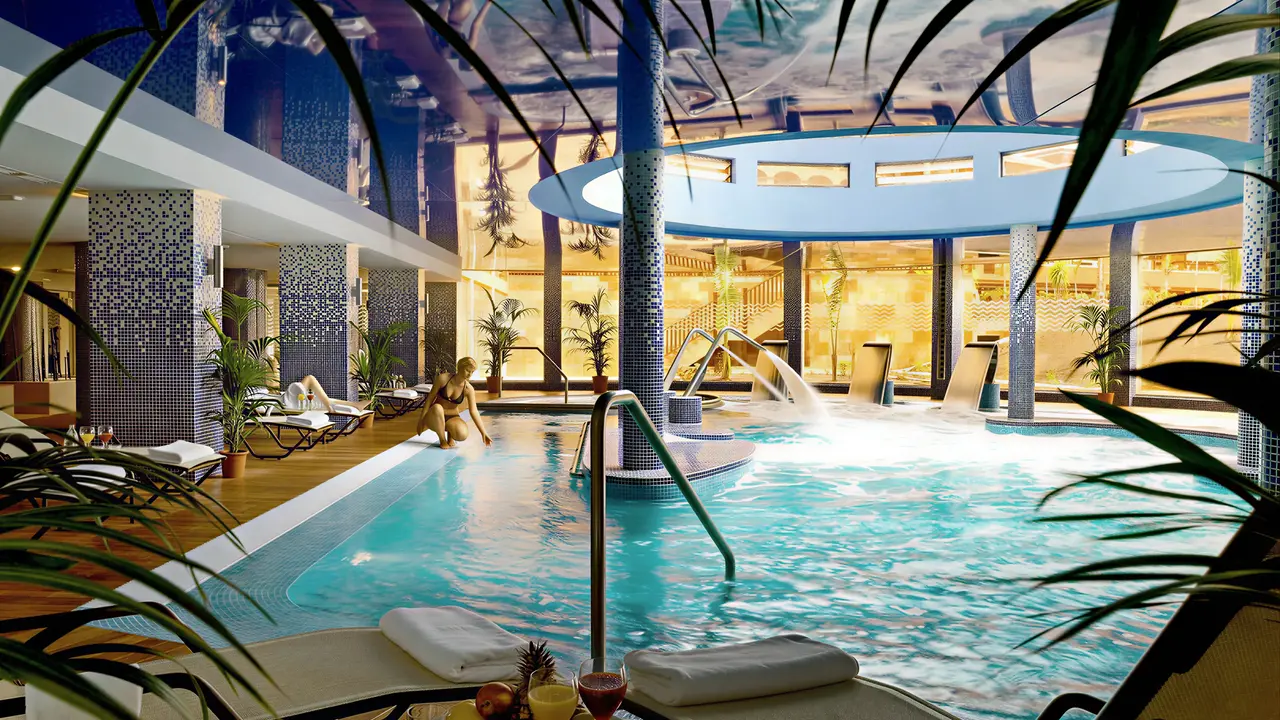 Kryty basen w hotelu Sheraton Fuerteventura Beach Golf & Spa Resort