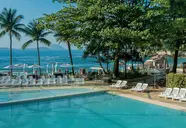 Basen z leżakami w Sheraton Grand Rio