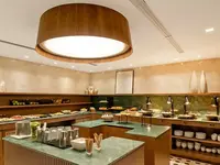 Bufet z jedzeniem w Sheraton Grand Rio
