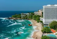 Widok na budynek Sheraton Grand Rio oraz plażę