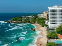 Widok na budynek Sheraton Grand Rio oraz plażę
