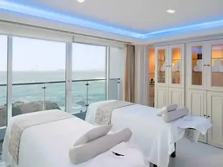 Gabinet masażu w Sheraton Grand Rio z widokiem na morze