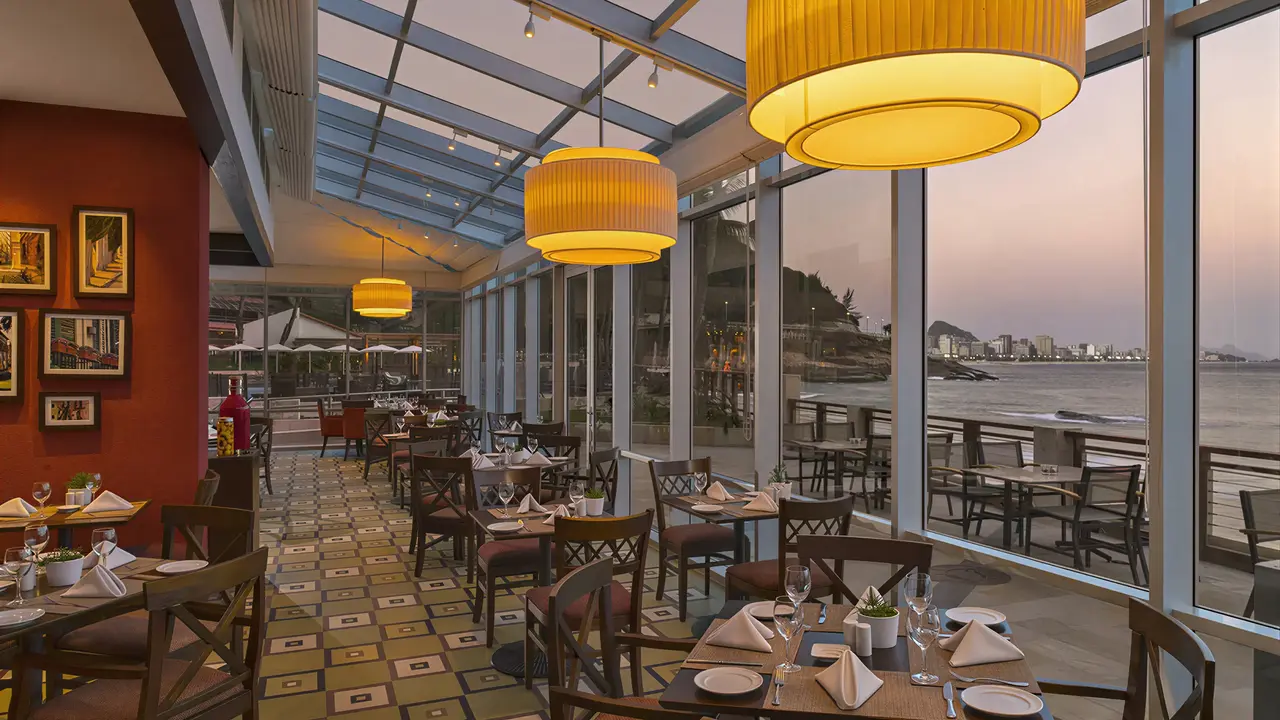 Restauracja w Sheraton Grand Rio z widokiem na morze