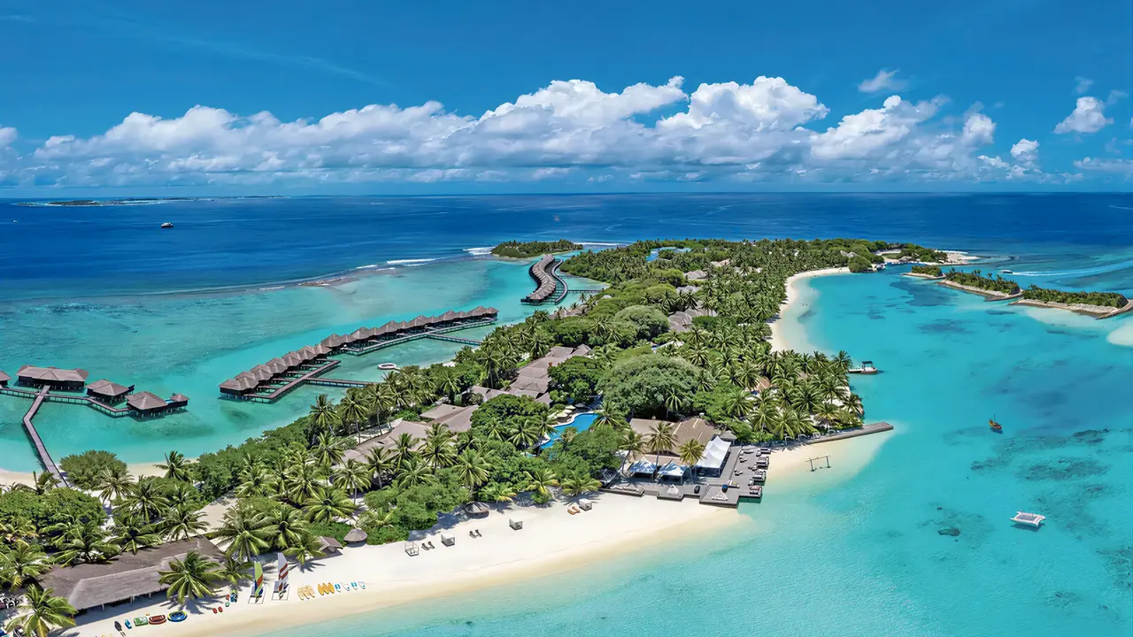 Widok z lotu ptaka na resort Sheraton Maldives Full Moon Resort & Spa