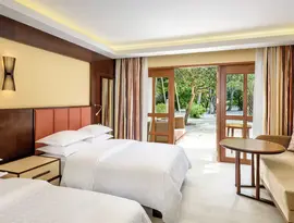 Nowoczesny pokój z łóżkami w Sheraton Maldives Full Moon Resort & Spa