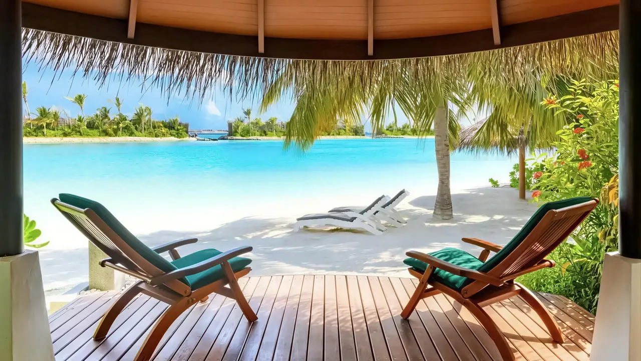 Leżaki na plaży w Sheraton Maldives Full Moon Resort & Spa