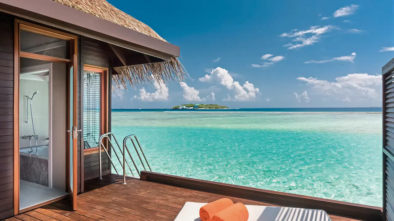 Taras z widokiem na ocean w Sheraton Maldives Full Moon Resort & Spa