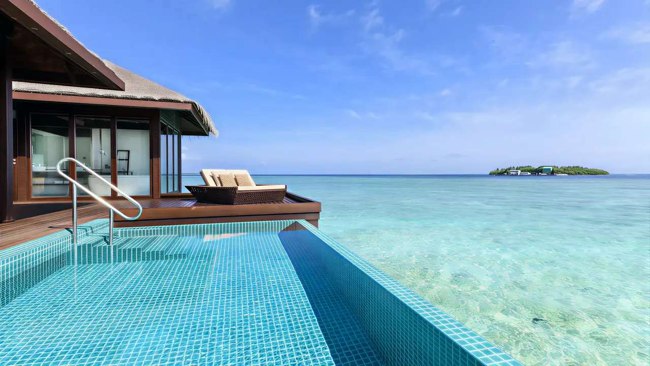 Prywatny basen na tarasie w Sheraton Maldives Full Moon Resort & Spa