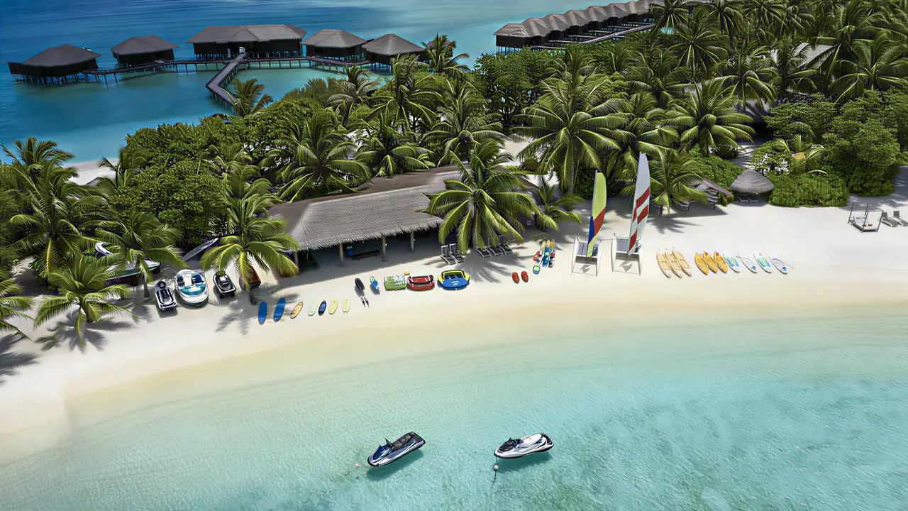 Widok z lotu ptaka na kompleks Sheraton Maldives Full Moon Resort & Spa