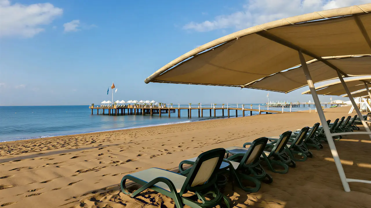 Leżaki na plaży w Sherwood Exclusive Lara