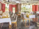 Restauracja w hotelu Sherwood Exclusive Lara z nakrytymi stołami