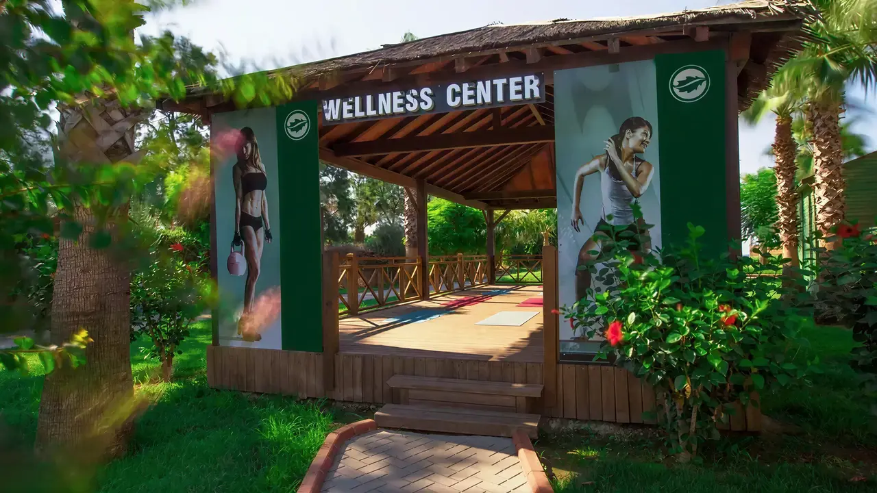 Wejście do centrum wellness w Sherwood Exclusive Lara