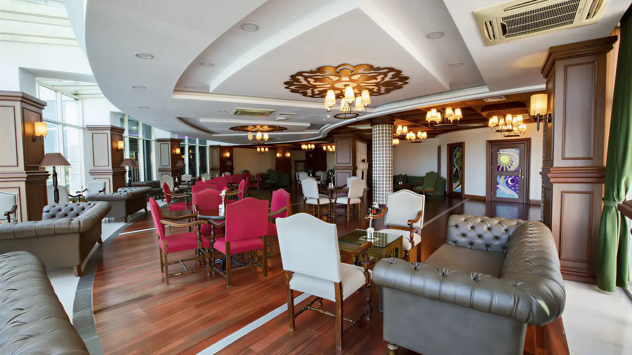 Wnętrze eleganckiego lobby w Sherwood Exclusive Lara
