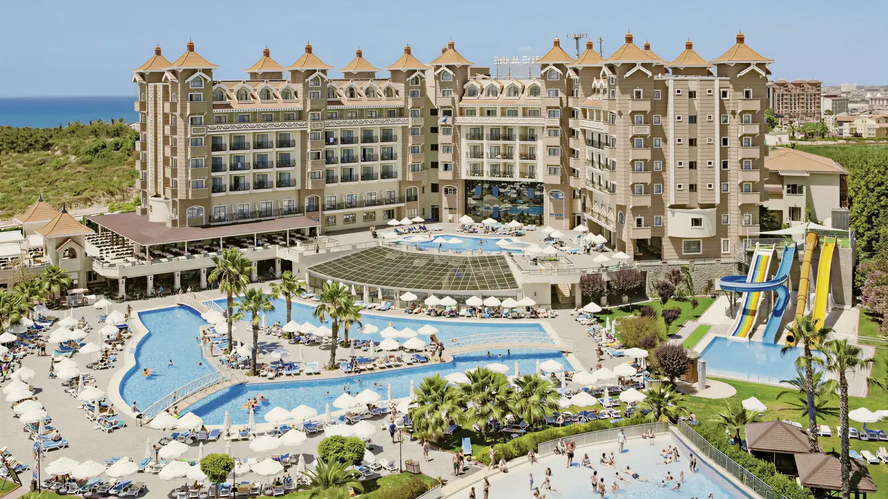 Widok na kompleks Side Mare Resort & Spa z basenami