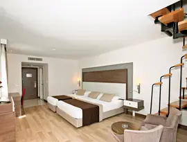Nowoczesny pokój z łóżkami w Side Mare Resort & Spa