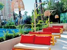 strefa wypoczynku przy basenie w Side Mare Resort & Spa