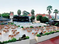 Scena i miejsca siedzące w Side Mare Resort & Spa