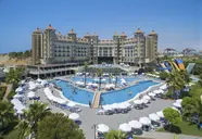 Widok na kompleks i baseny w Side Mare Resort & Spa