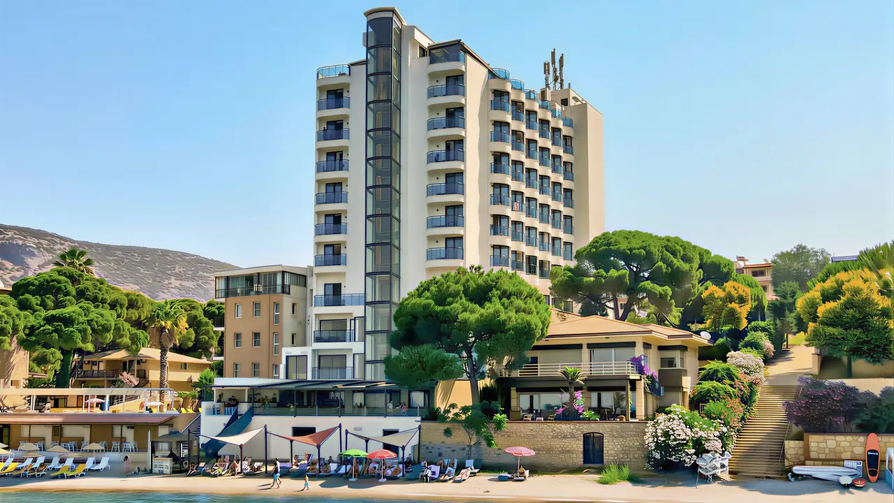 Budynek i fasada hotelu Signature Blue Resort nad morzem