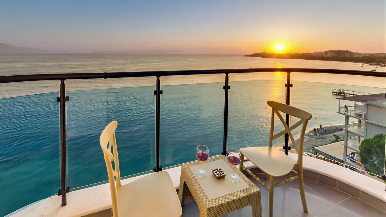 Prywatny balkon z widokiem na morze Signature Blue Resort
