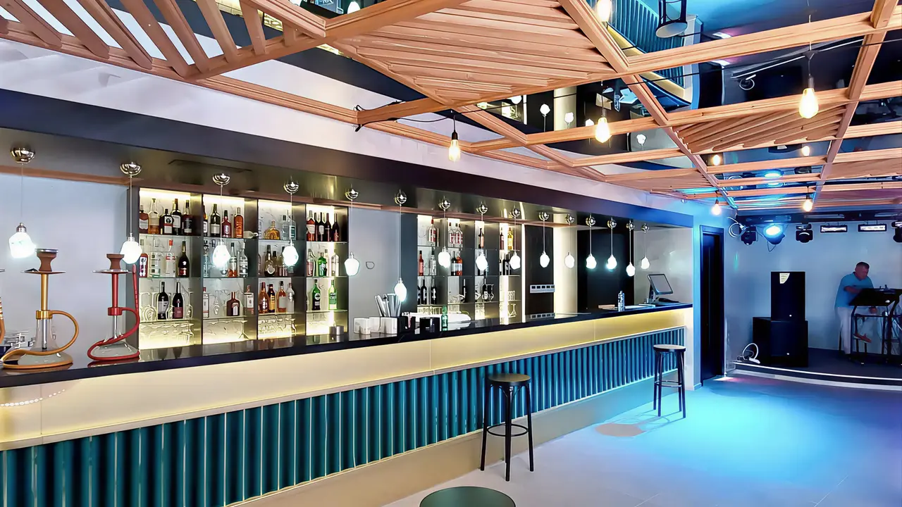Nowoczesny bar w hotelu Signature Blue Resort