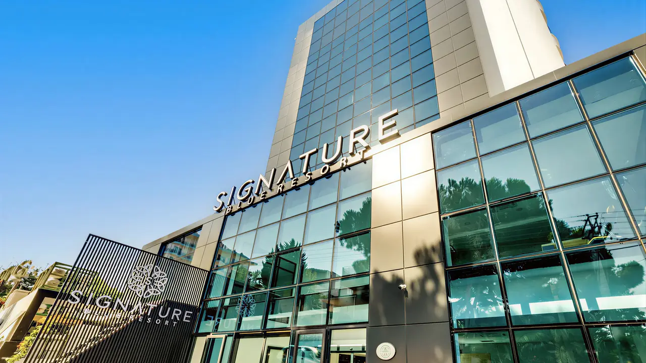 Nowoczesna fasada budynku Signature Blue Resort
