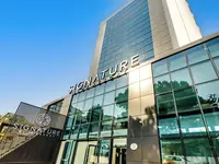 Nowoczesna fasada budynku Signature Blue Resort