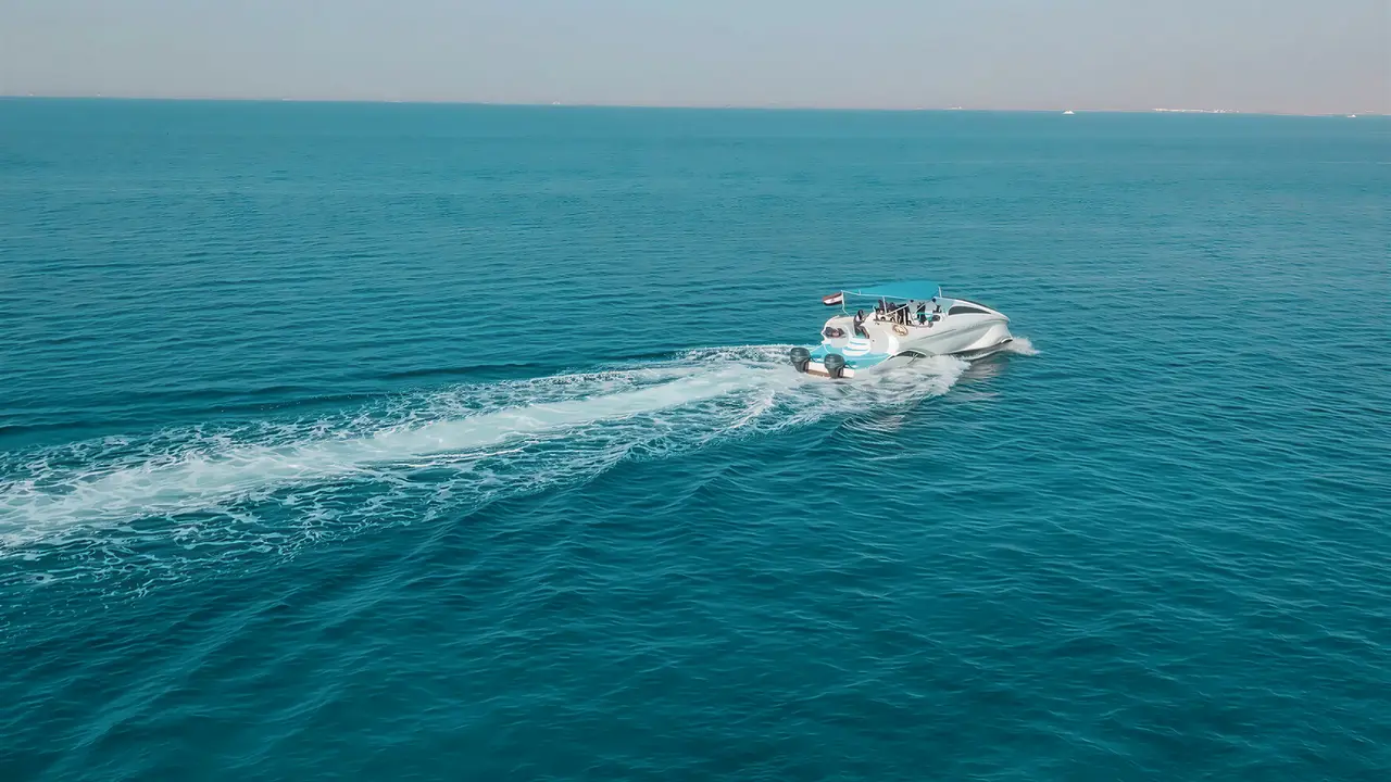 Motorówka na morzu w Sindbad Club